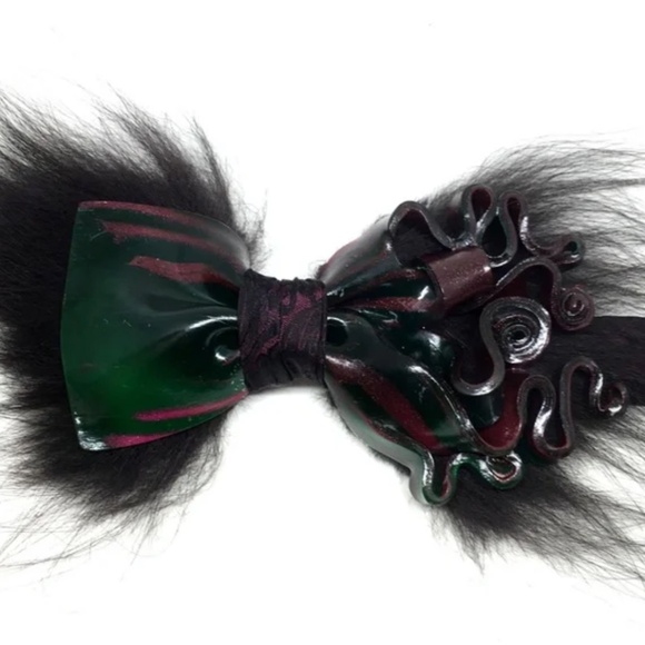 Guillotine Sculpted Bow Tie: Maleficent - Picture 5 of 9